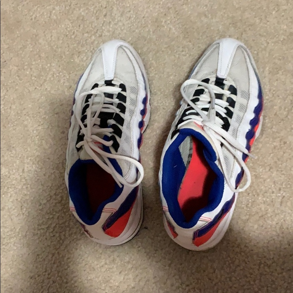 nike airmaxes